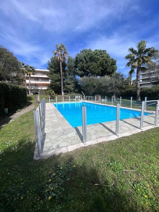 Appartement Avec Terrasse, Vue Jardin Et Piscine Antibes Eksteriør billede