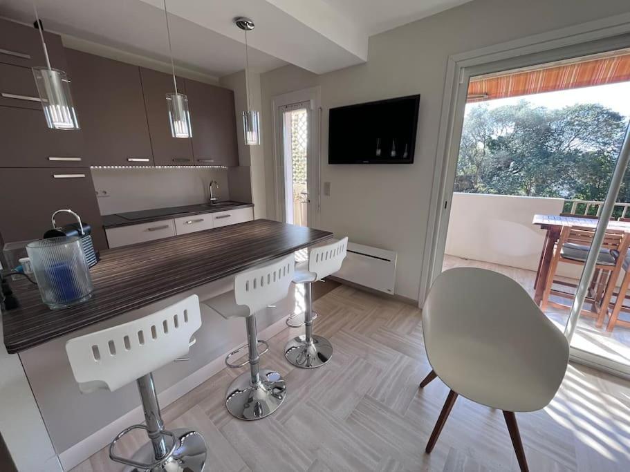 Appartement Avec Terrasse, Vue Jardin Et Piscine Antibes Eksteriør billede